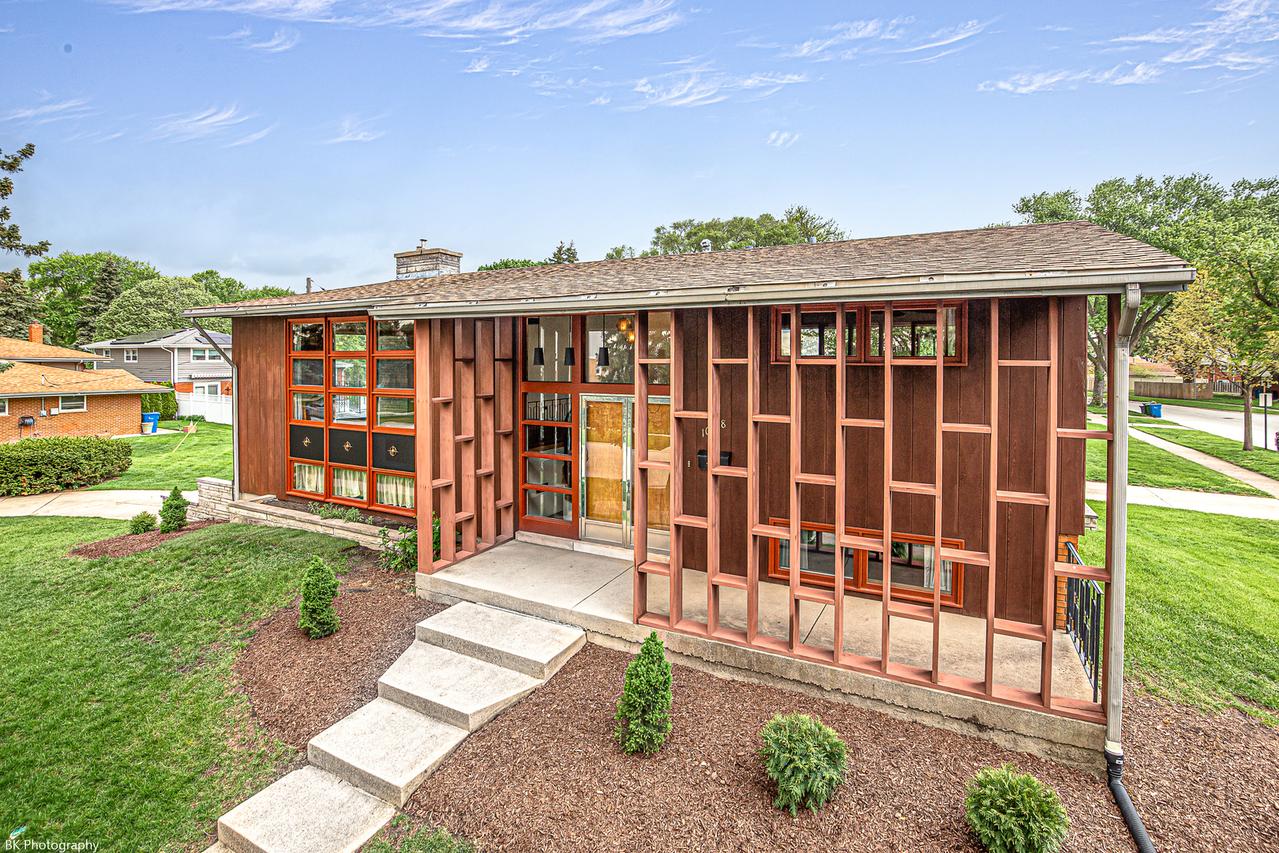 10128 S Kenton Ave., Oak Lawn, IL 60453