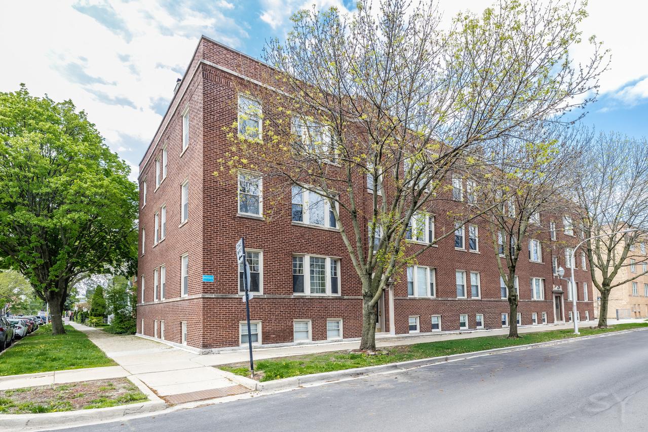 3039 W Belle Plaine Ave. #2, Chicago, IL 60618