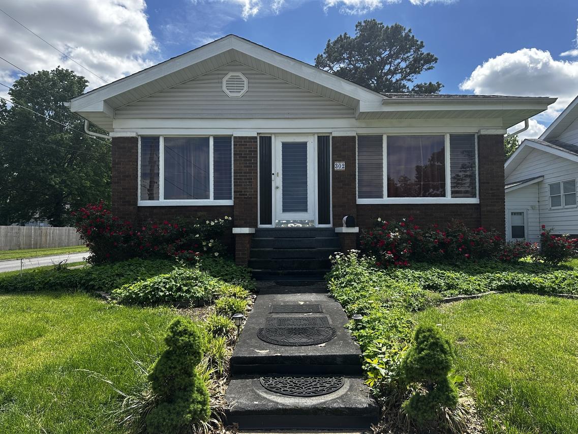 302 W 6th St., Benton, IL 62812