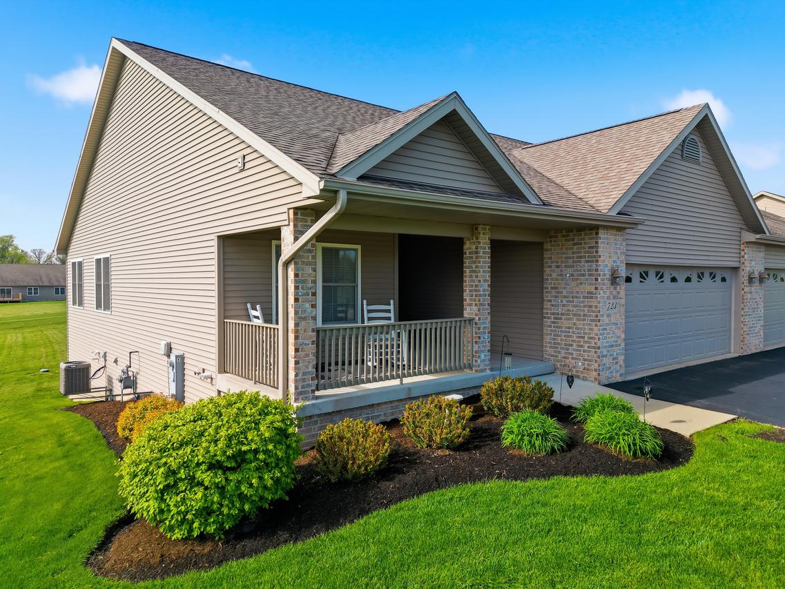 723 Yingling Dr., Dixon, IL 61021