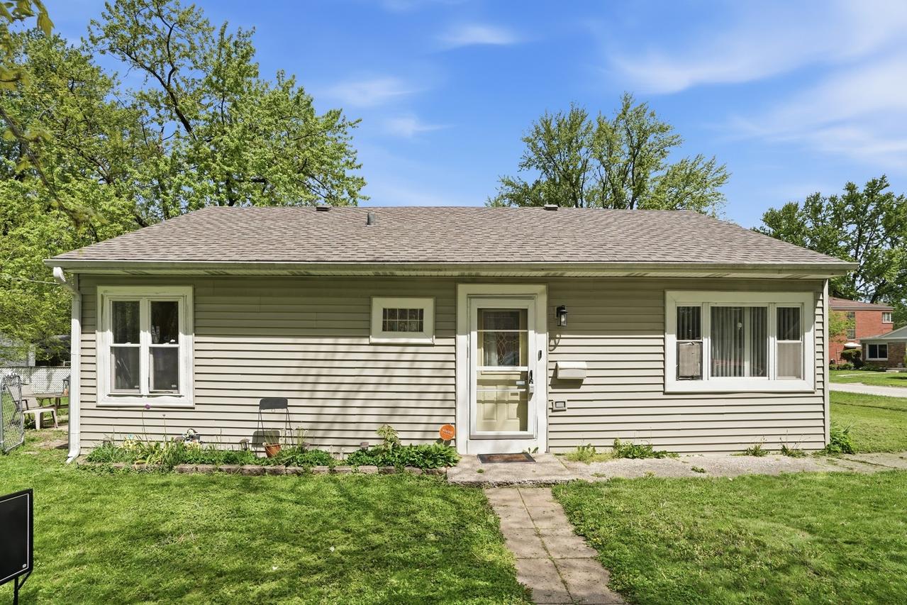 16784 Trapet Ave., Hazel Crest, IL 60429