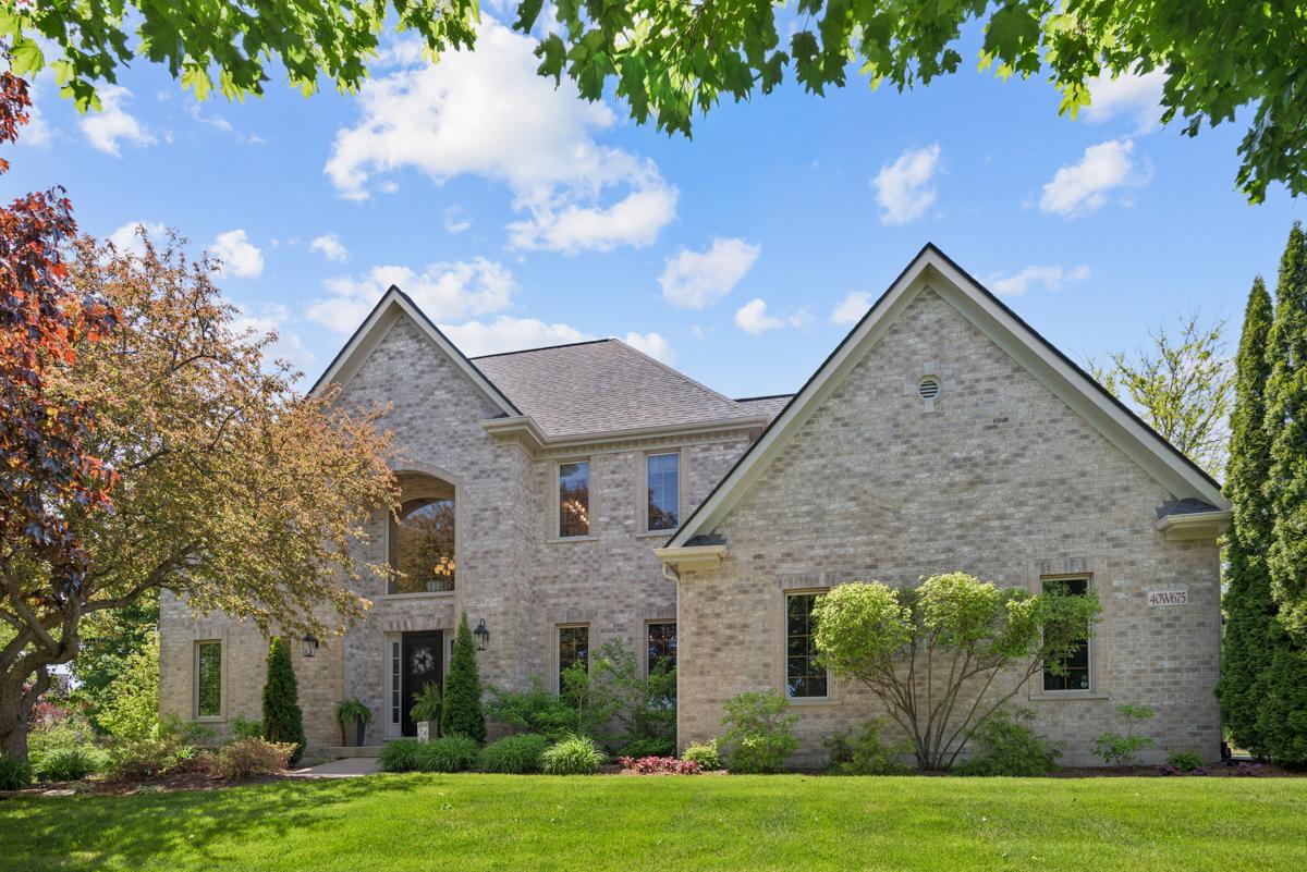 40W675 Stonebriar Ln., Elgin, IL 60124