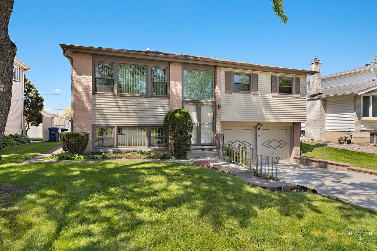 632 Polynesian Dr., Des Plaines, IL 60016