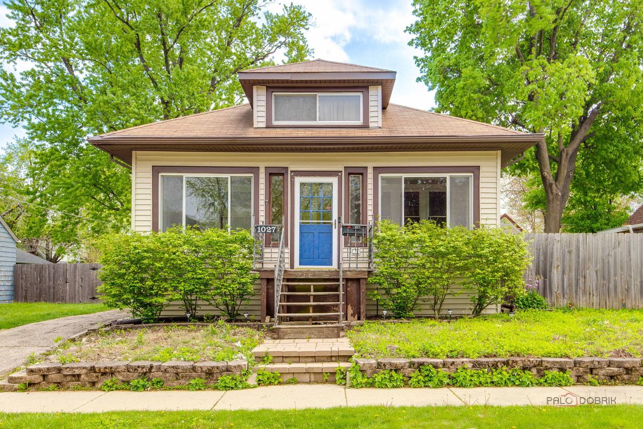 1027 St John St., Elgin, IL 60120