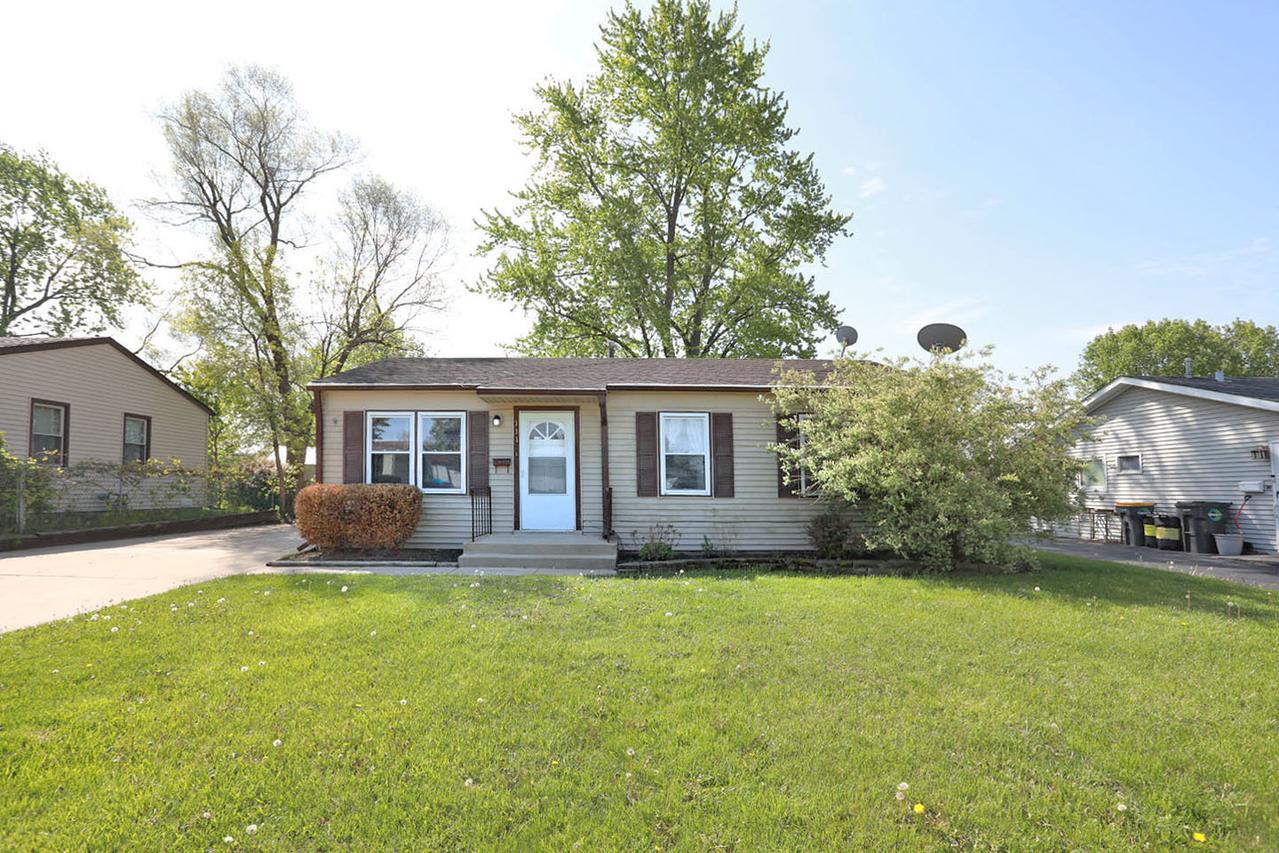 111 Elm Ln., Streamwood, IL 60107