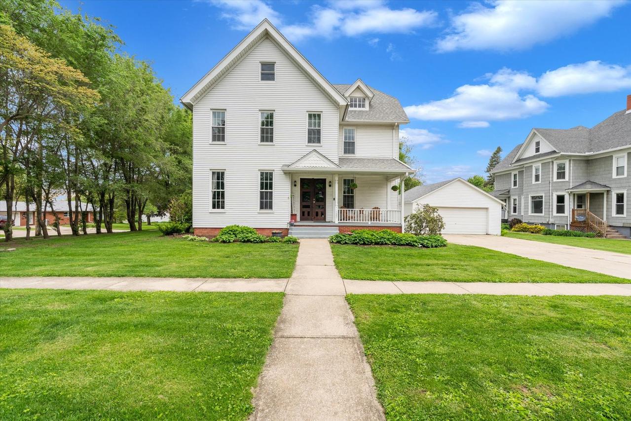127 S Vail St., Geneseo, IL 61254