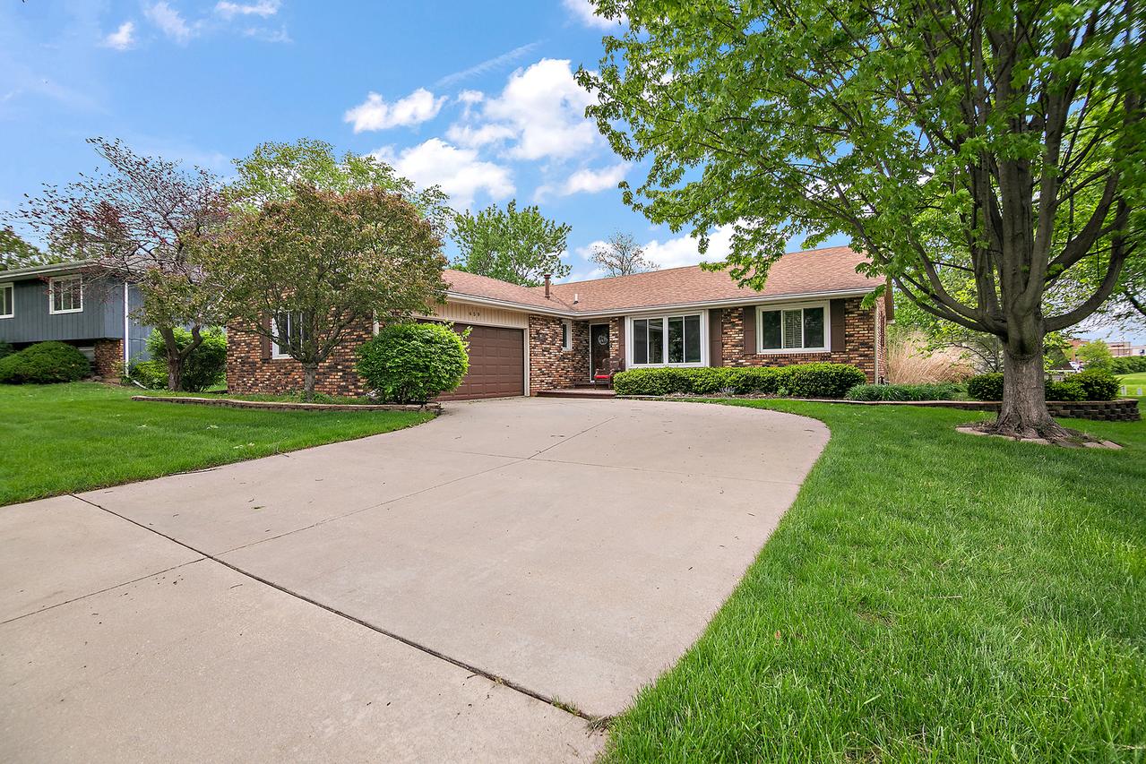 659 Woodstock Ln., Bourbonnais, IL 60914