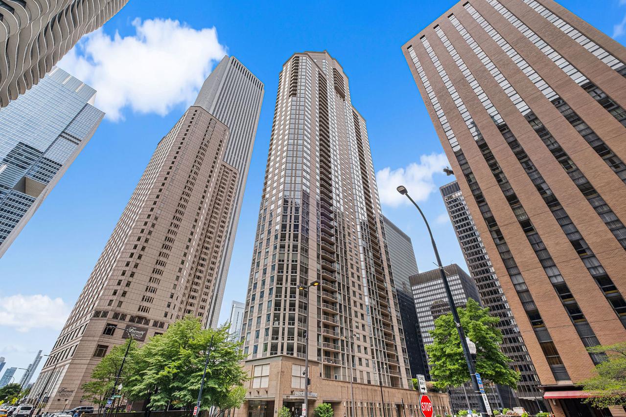 222 N Columbus Dr. #3709, Chicago, IL 60601