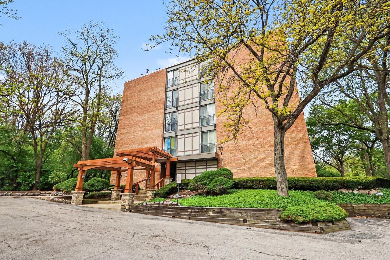 5810 Oakwood Dr. #5C, Lisle, IL 60532