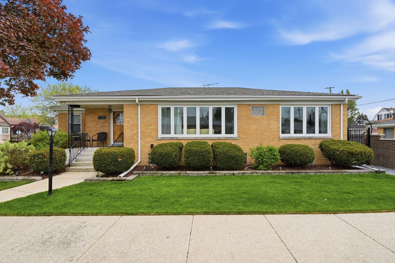 7235 W Barry Ave., Chicago, IL 60707