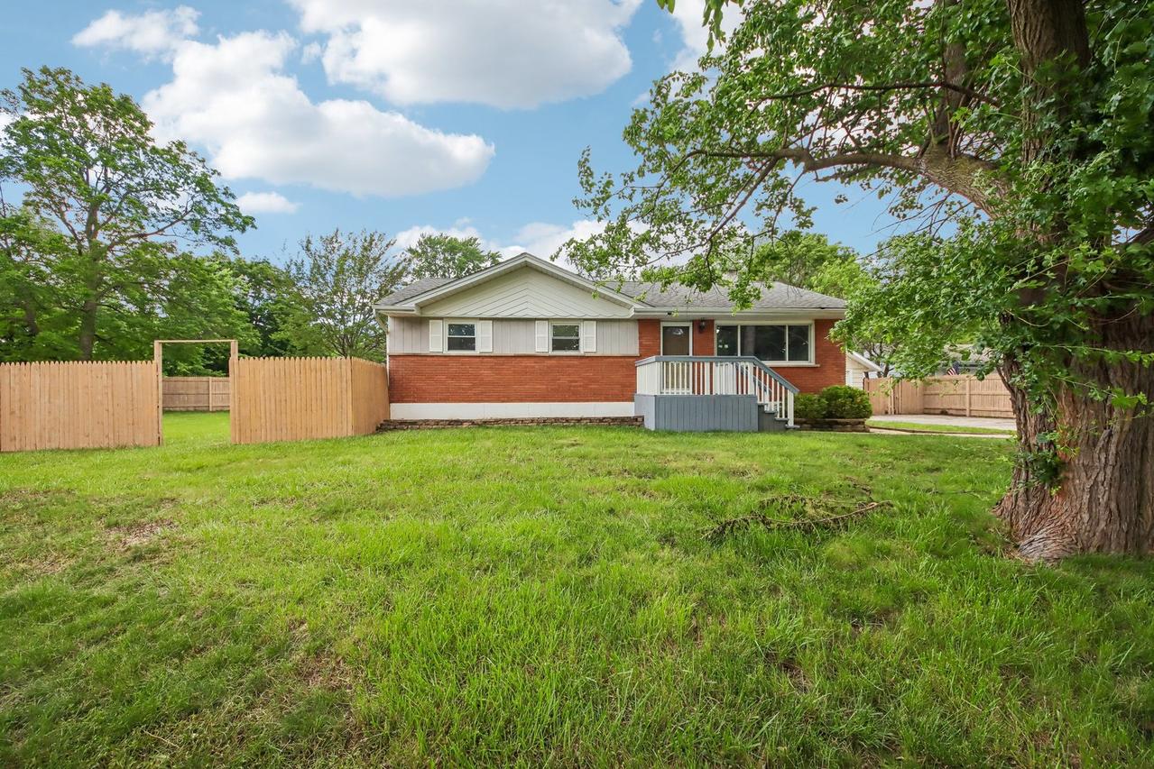 18120 W Big Oaks Rd., Grayslake, IL 60030