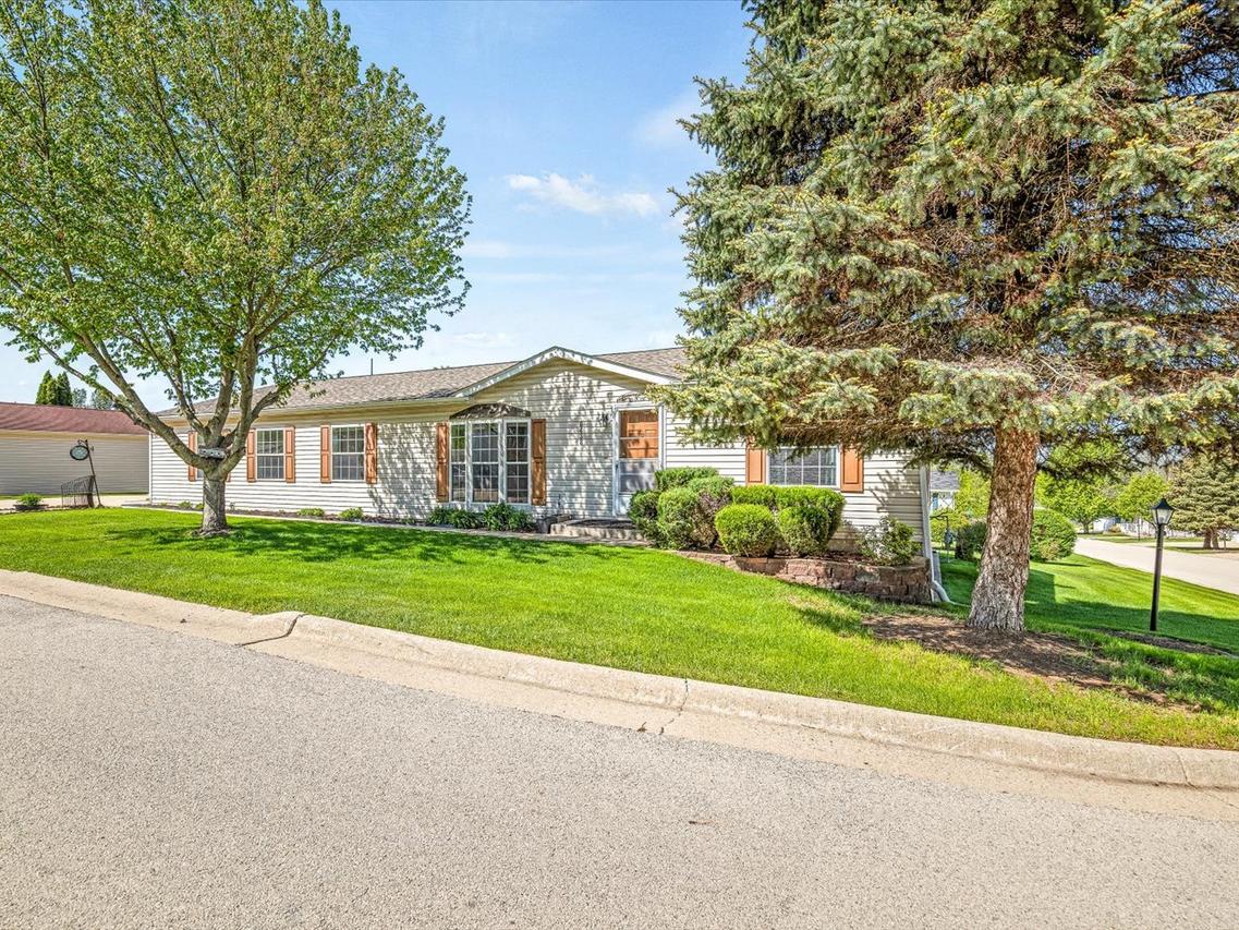 8438 Hickory Tree Dr., Machesney Park, IL 61115