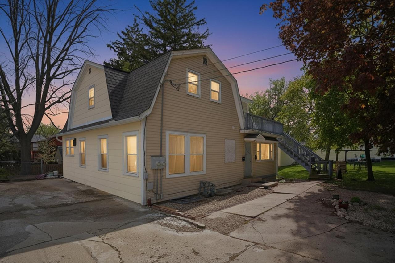 612 Oak St., Woodstock, IL 60098