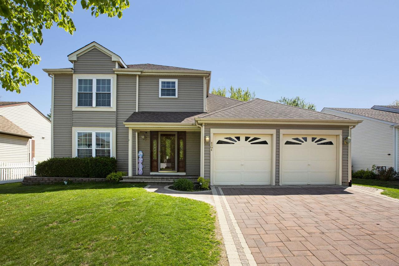 17 Buchanan Ln., Streamwood, IL 60107