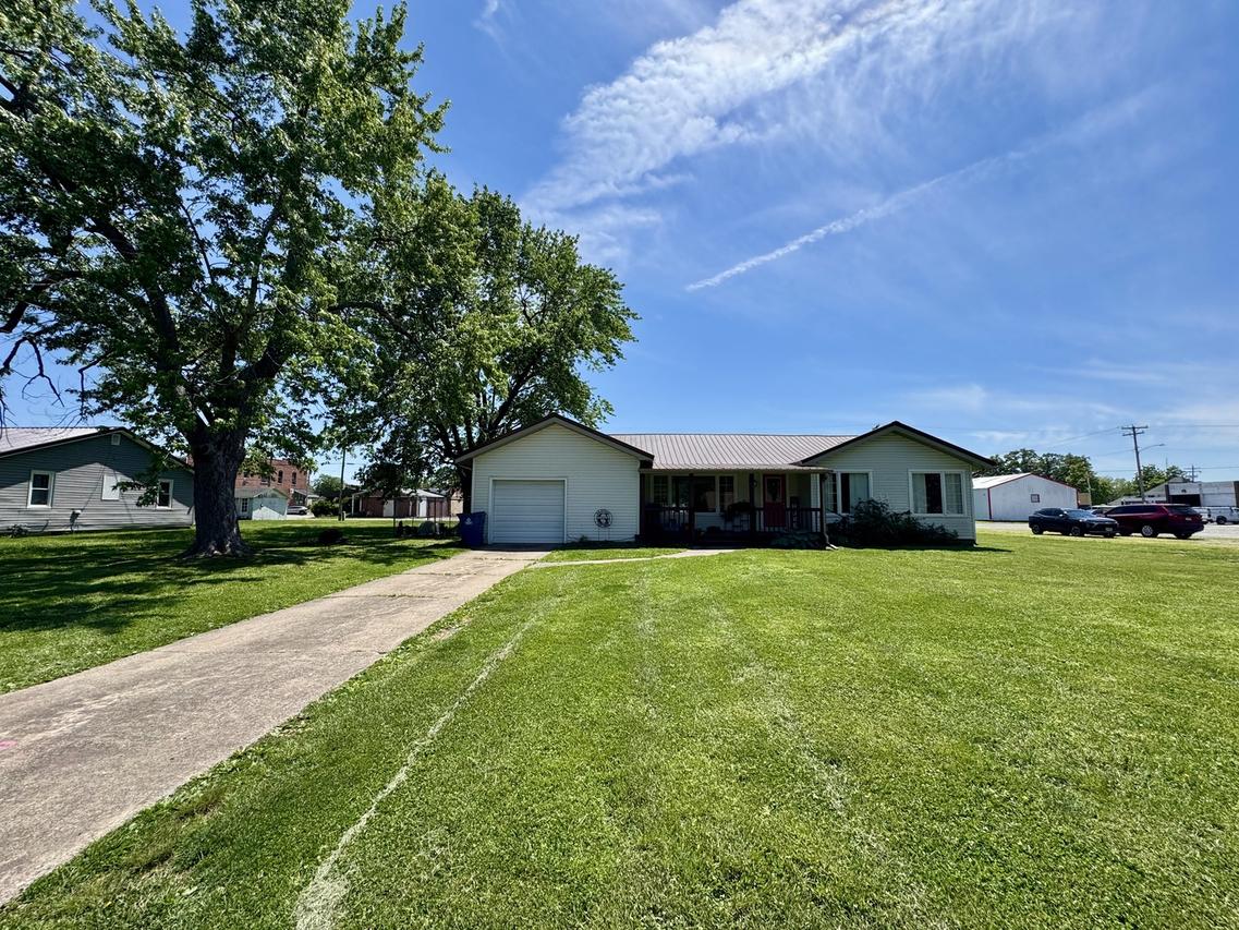 203 W Callie St., Sesser, IL 62884