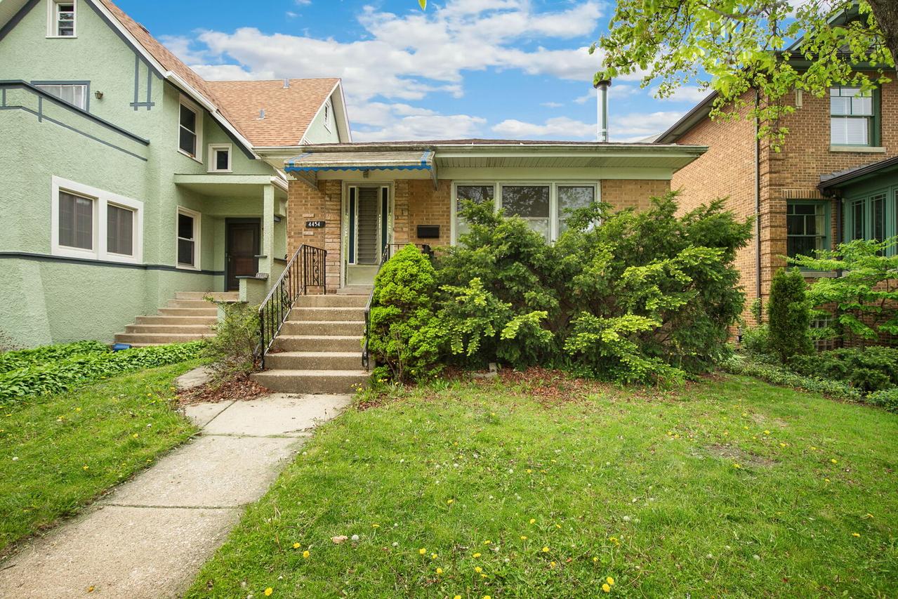4454 N Richmond St., Chicago, IL 60625