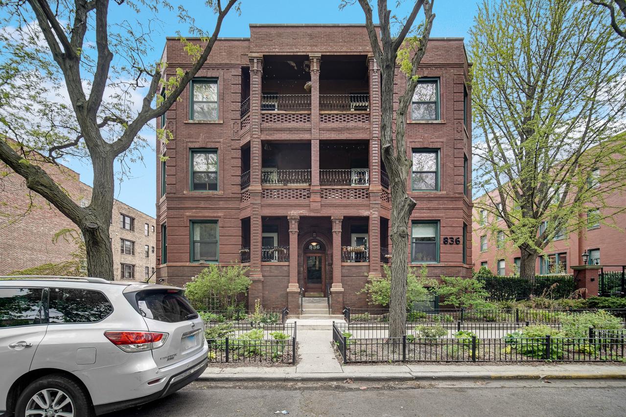 836 W Lakeside Pl. #1W, Chicago, IL 60640