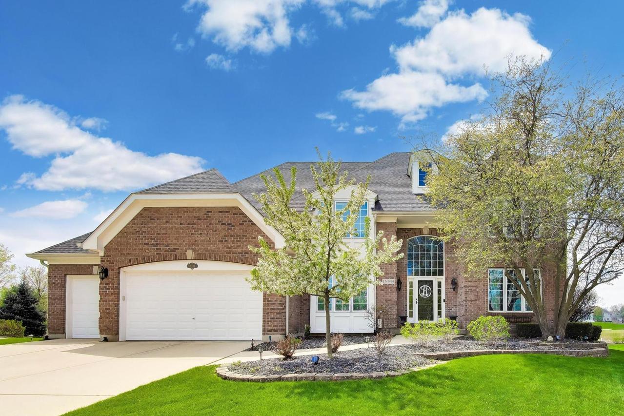 1N644 Woodhall Ct., Winfield, IL 60190