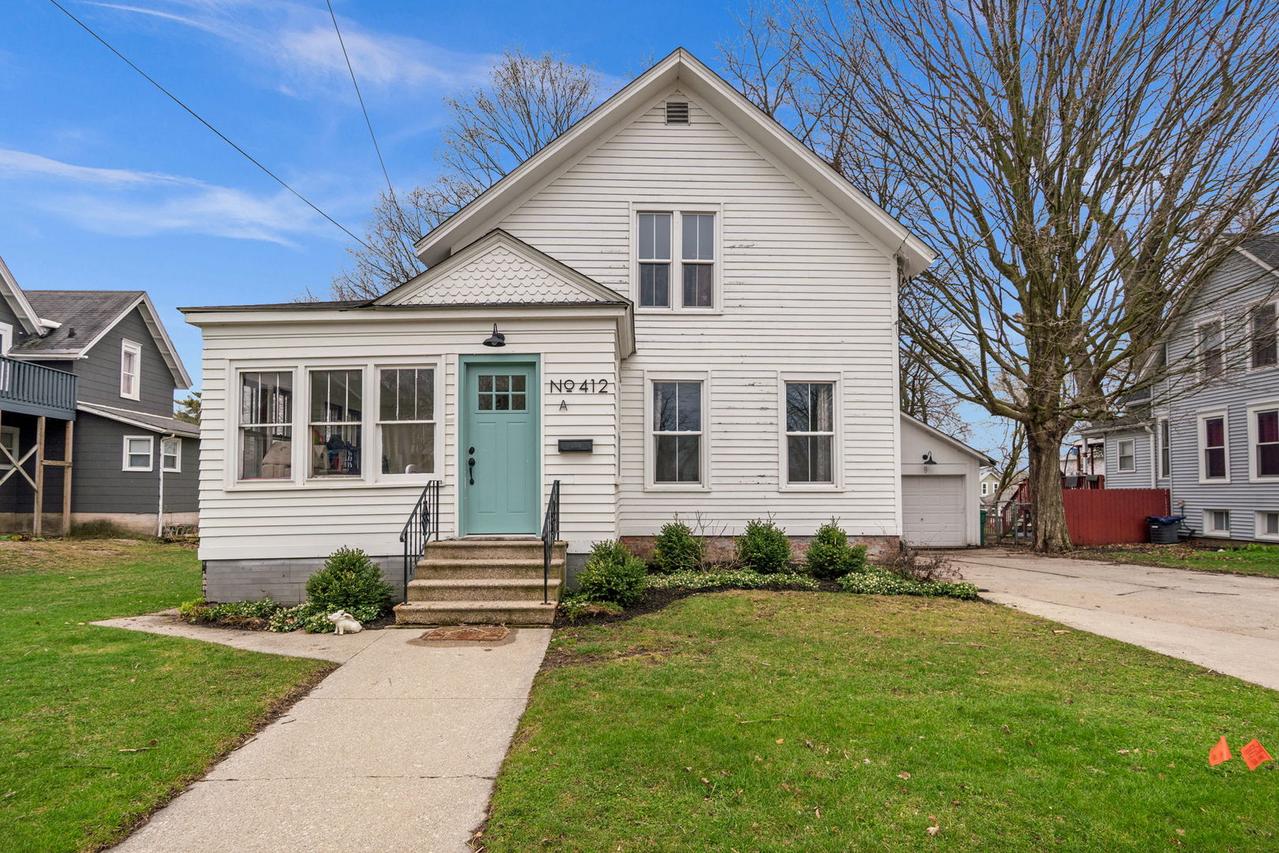 412 W High St., Sycamore, IL 60178