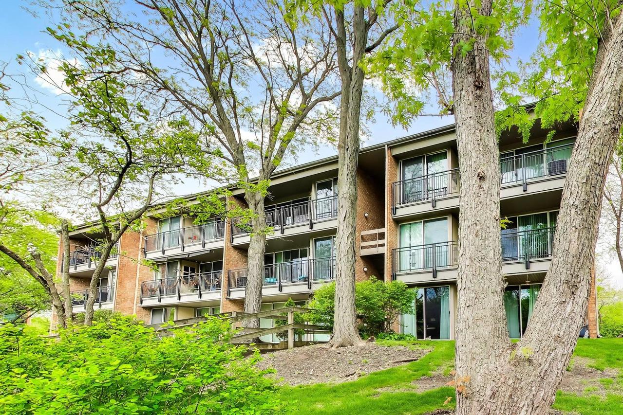 1501 Fairway Dr. #1F, Lisle, IL 60532