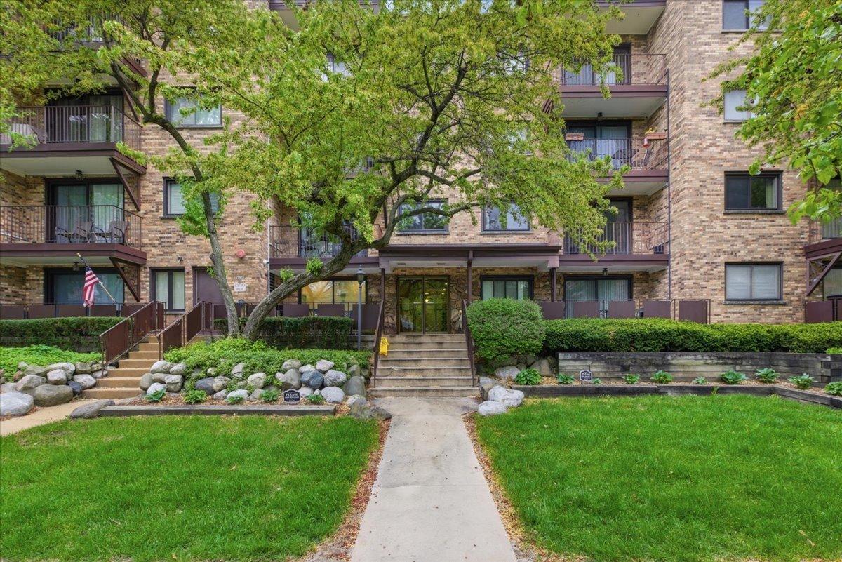 100 S Vail Ave. #203, Arlington Heights, IL 60005