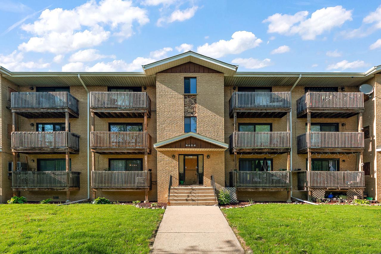 9654 Nottingham Ave. #1C, Chicago Ridge, IL 60415