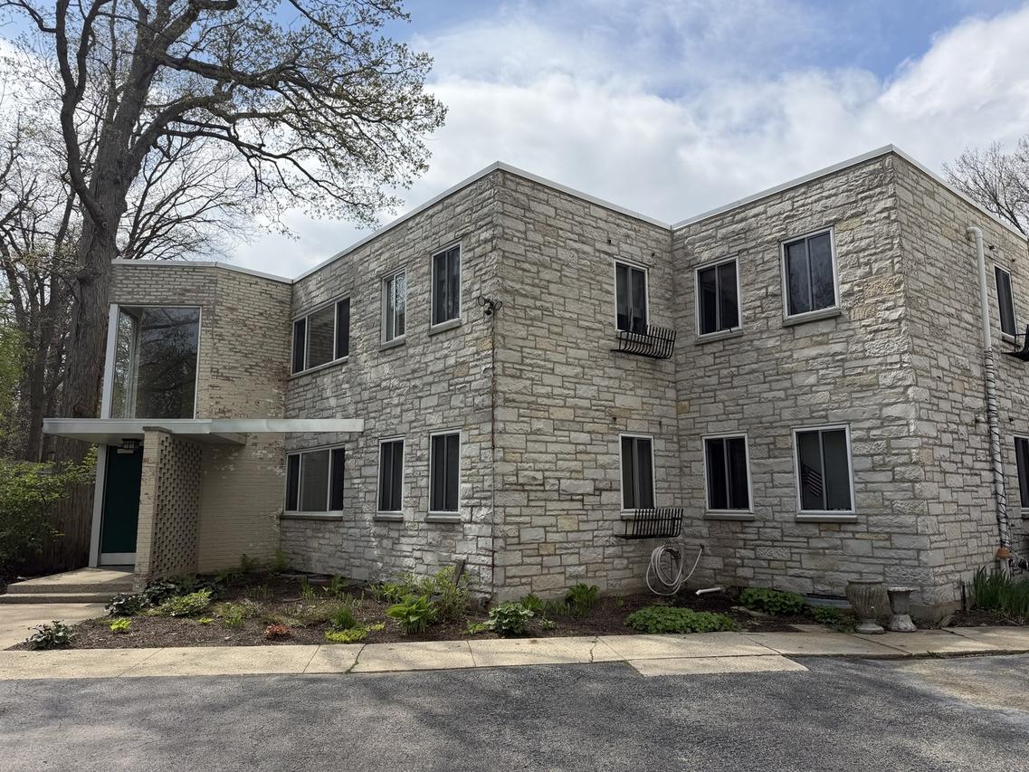 424 Braeside Rd. #2N, Highland Park, IL 60035