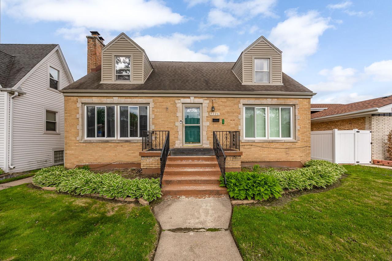 9306 S 54th Ave., Oak Lawn, IL 60453