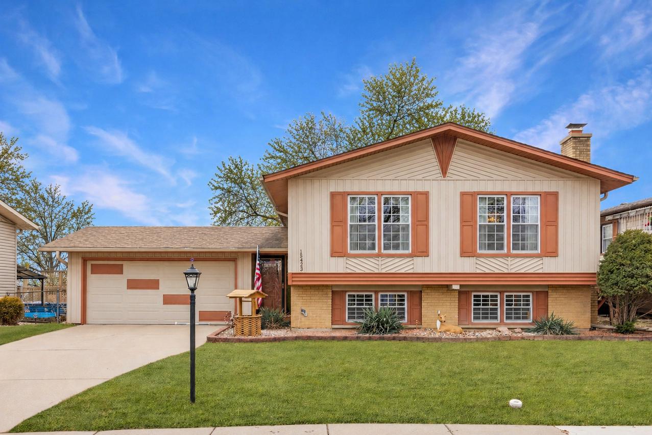 15423 Orogrande Dr., Oak Forest, IL 60452