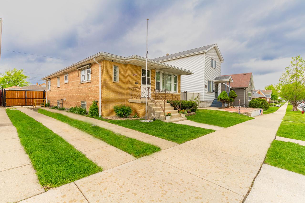 5332 S Meade Ave., Chicago, IL 60638
