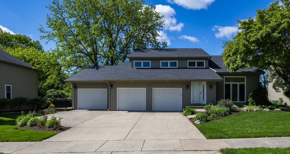 833 Huntleigh Dr., Naperville, IL 60540