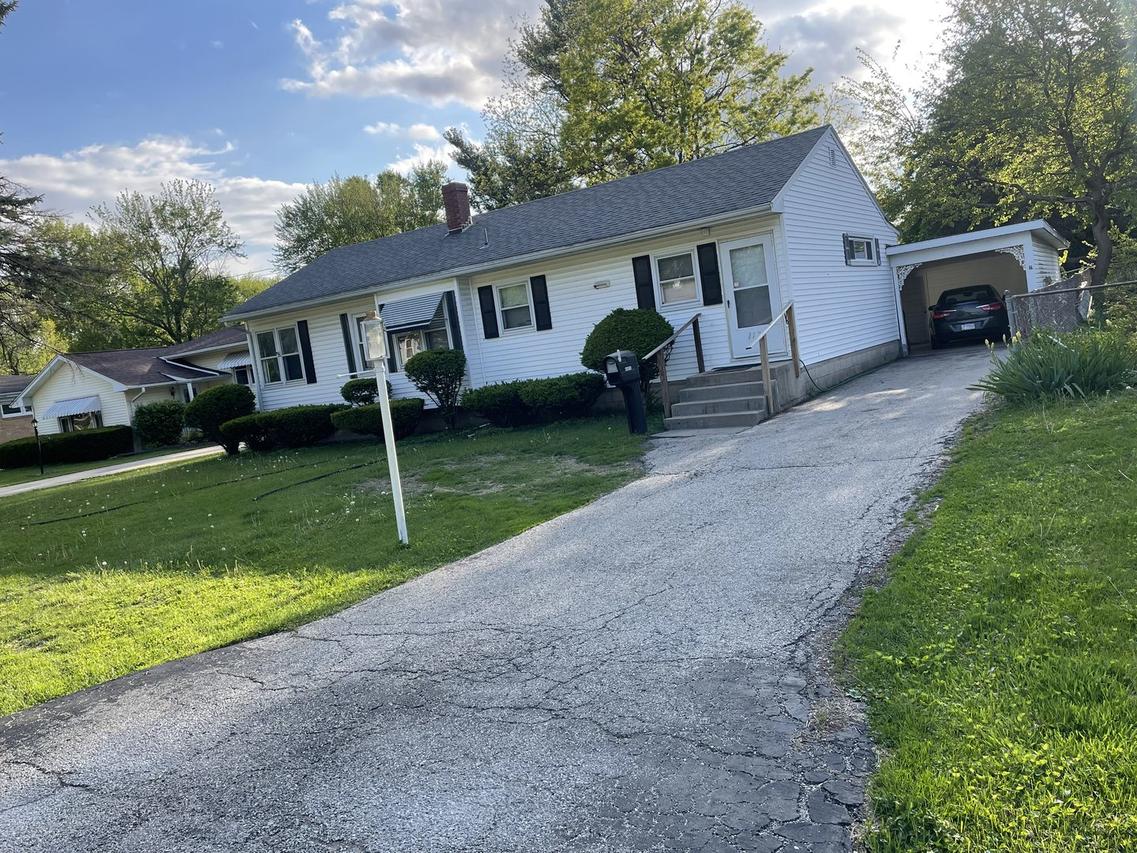 1176 N West St., Galesburg, IL 61401