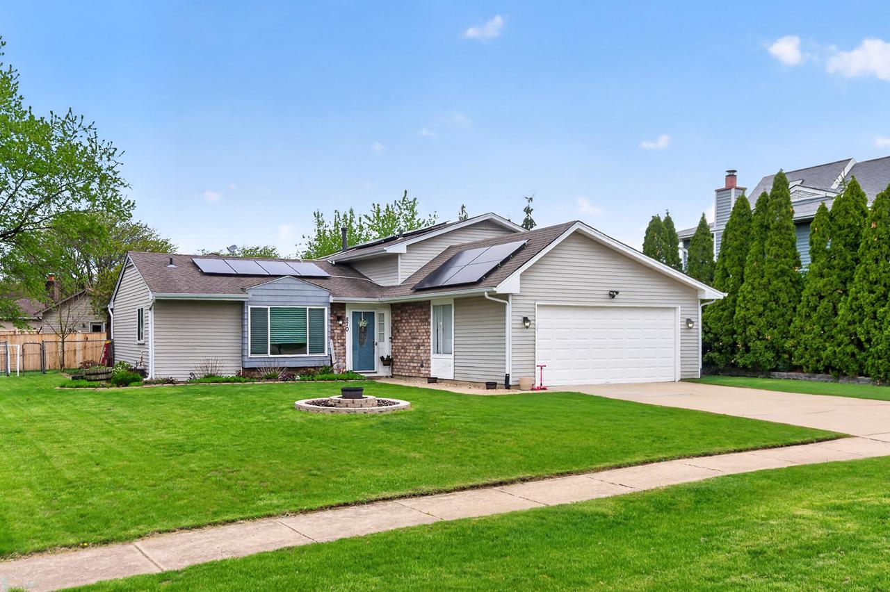 870 Pine Ave., Roselle, IL 60172