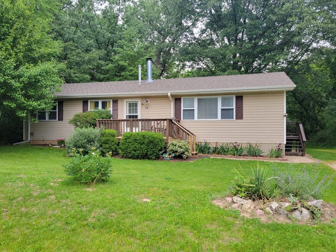 13 Birch Dr., Putnam, IL 61560