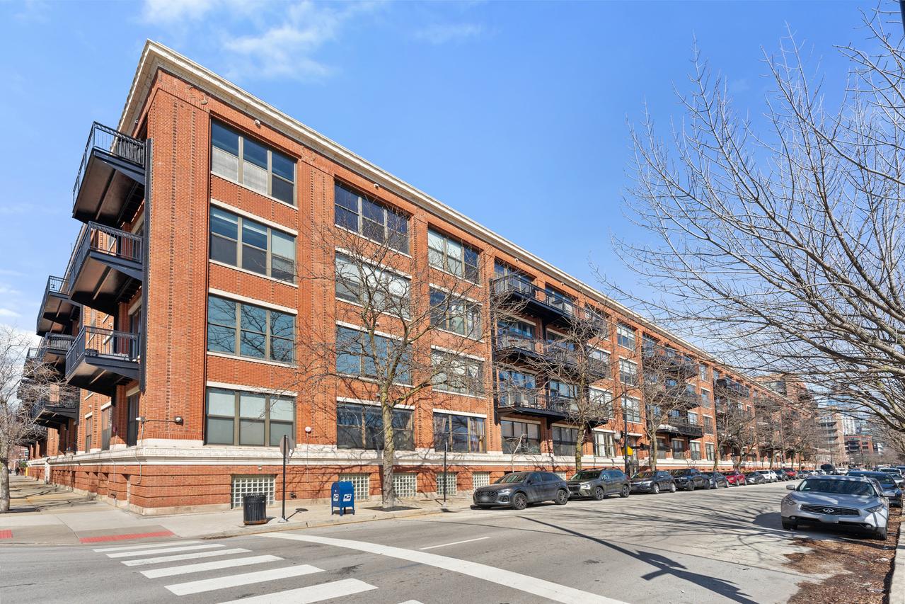 1040 W Adams St. #122, Chicago, IL 60607