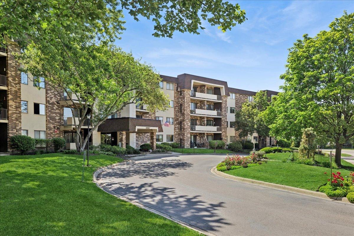 3350 N Carriageway Dr. #303, Arlington Heights, IL 60004