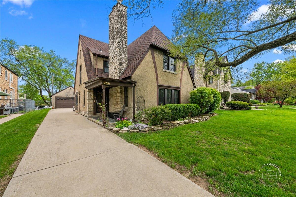 728 Hardin Ave., Aurora, IL 60506