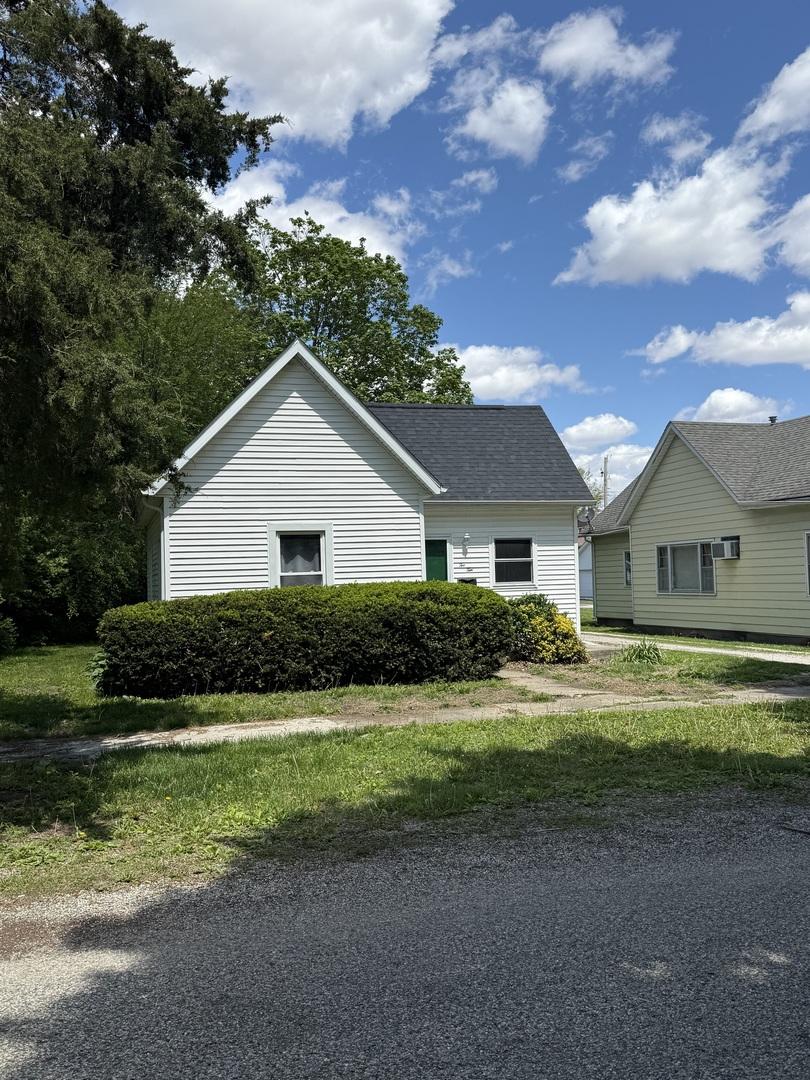 210 W Jefferson St., Villa Grove, IL 61956