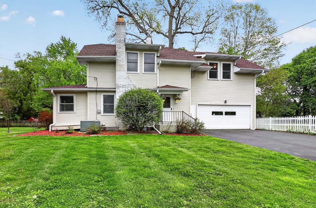32W183 Glos St., Wayne, IL 60184