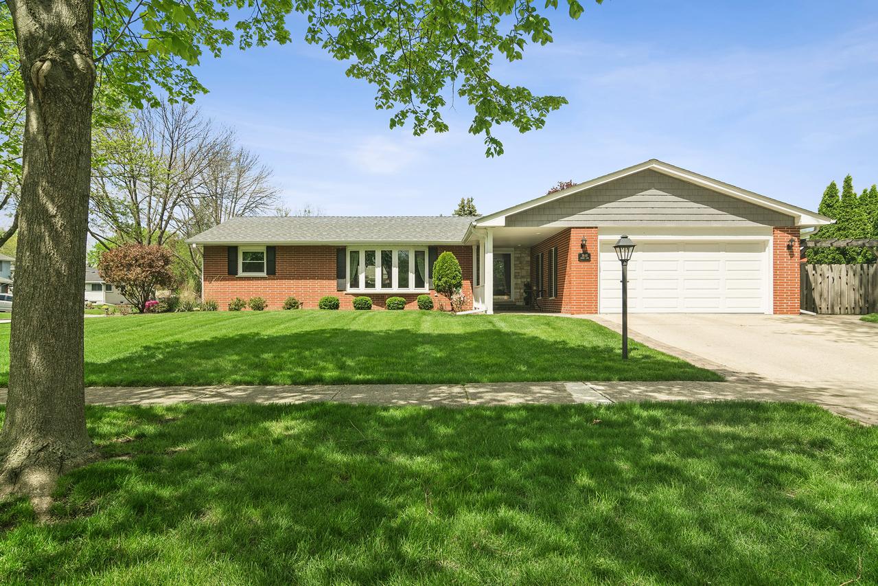 1600 E Linden Ln., Mount Prospect, IL 60056