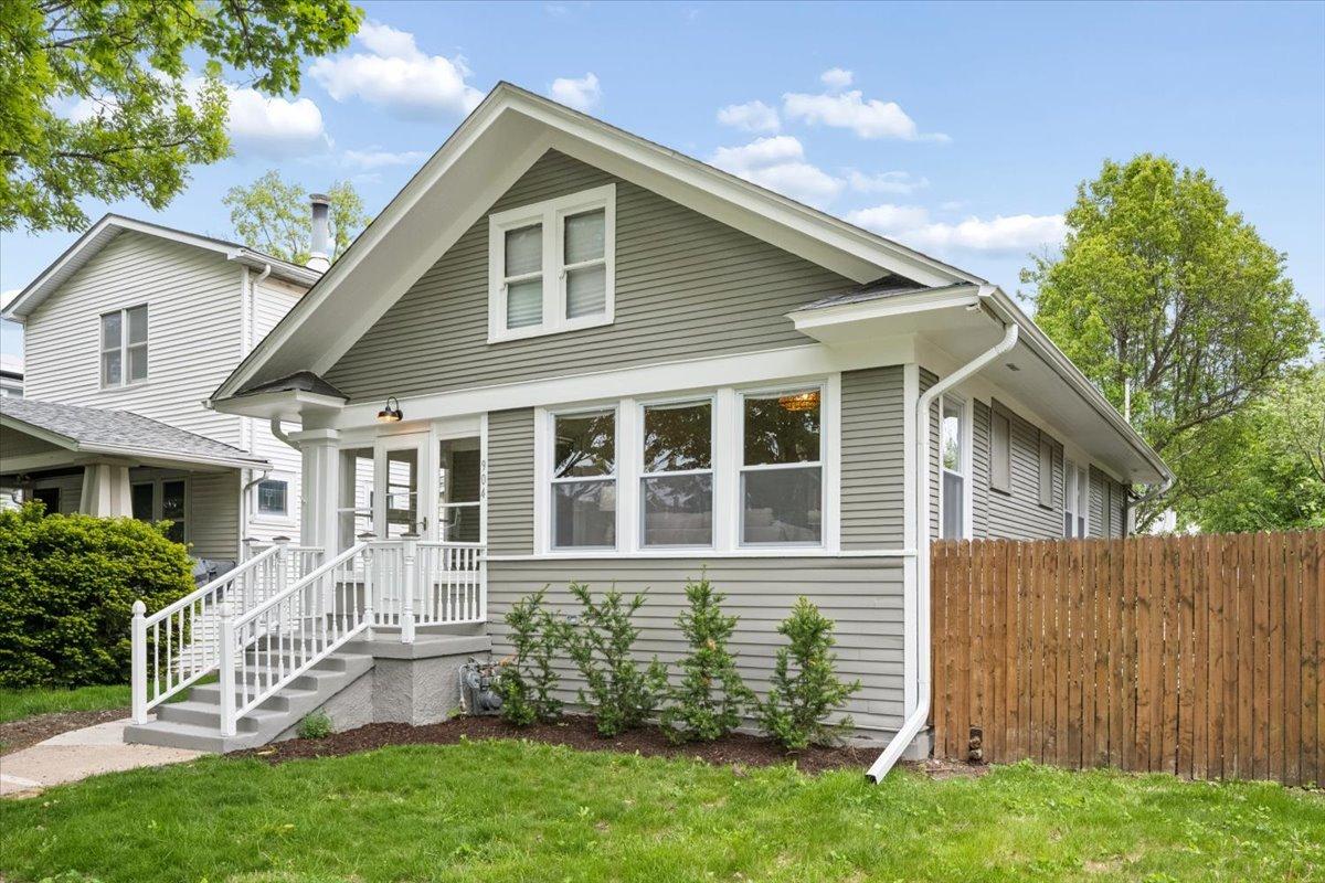904 Hayes Ave., Oak Park, IL 60302