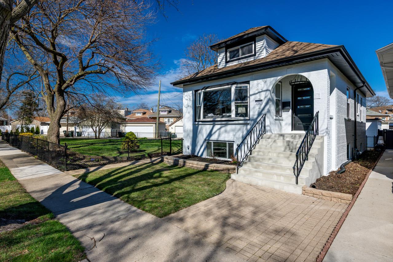 2629 N 77th Ct., Elmwood Park, IL 60707