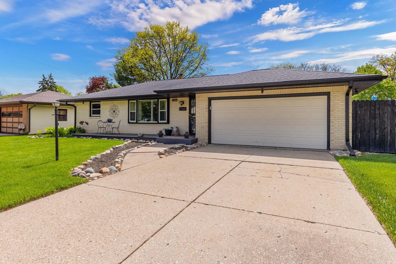 4615 Newcastle Rd., Rockford, IL 61108