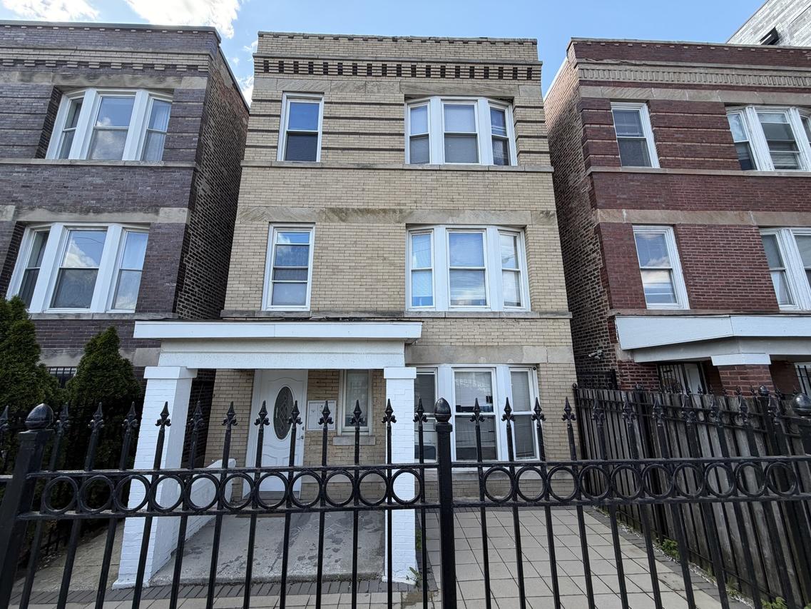 2323 W Fullerton Ave., Chicago, IL 60647