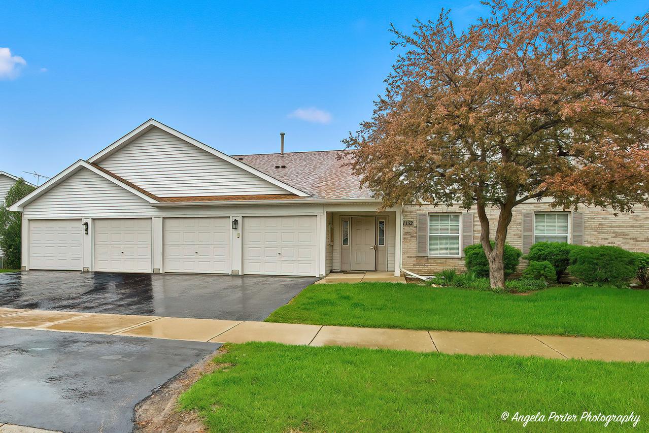1152 N Red Oak Cir. #1, Round Lake Beach, IL 60073