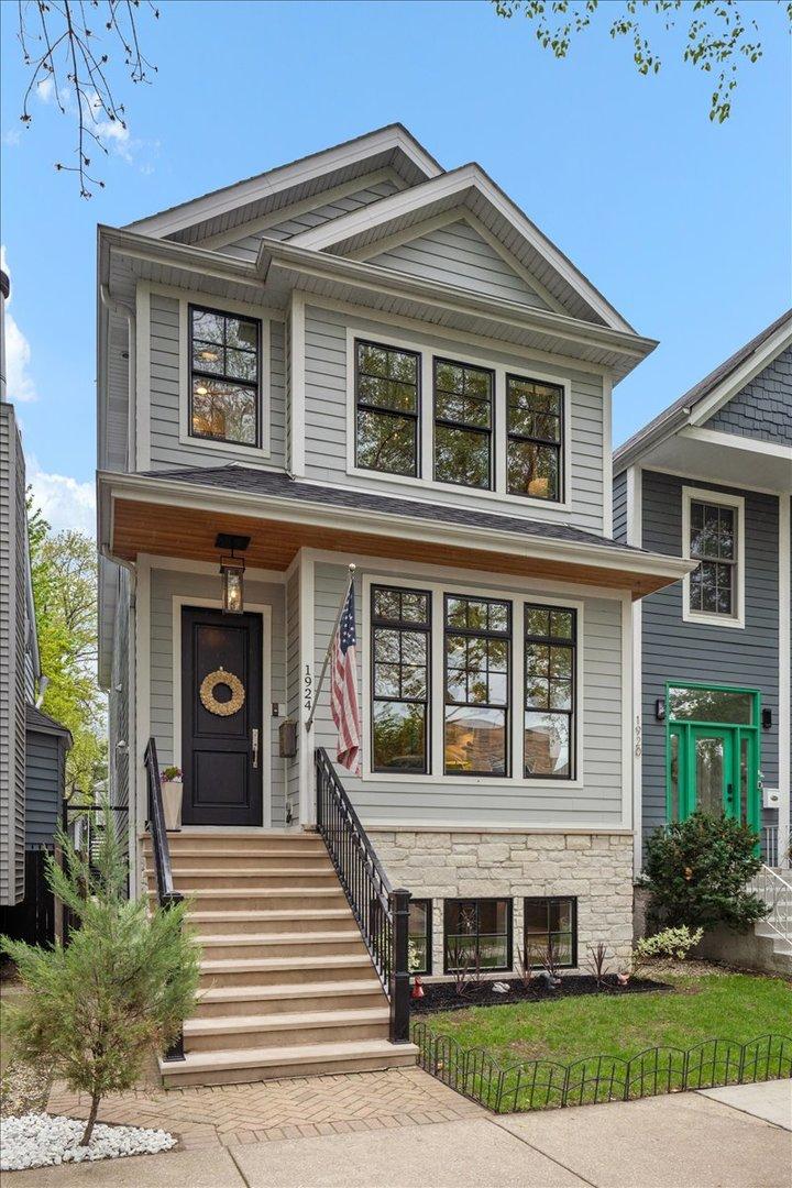 1924 W Farragut Ave., Chicago, IL 60640