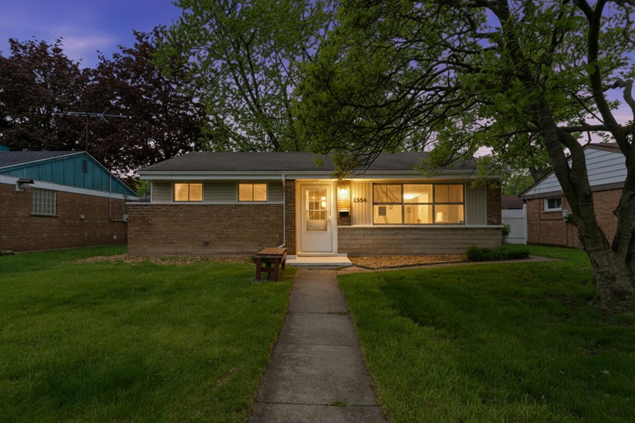 1354 Hirsch Ave., Calumet City, IL 60409