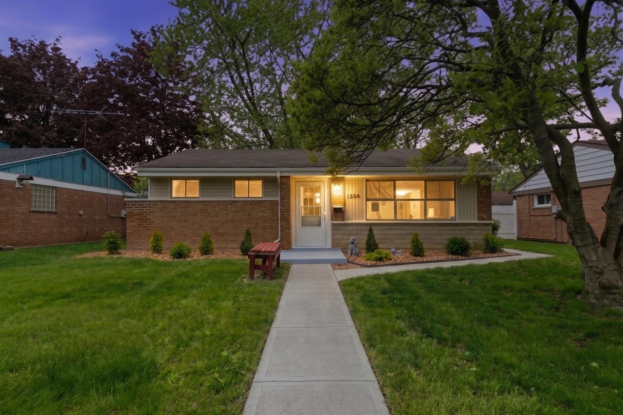 1354 Hirsch Ave., Calumet City, IL 60409