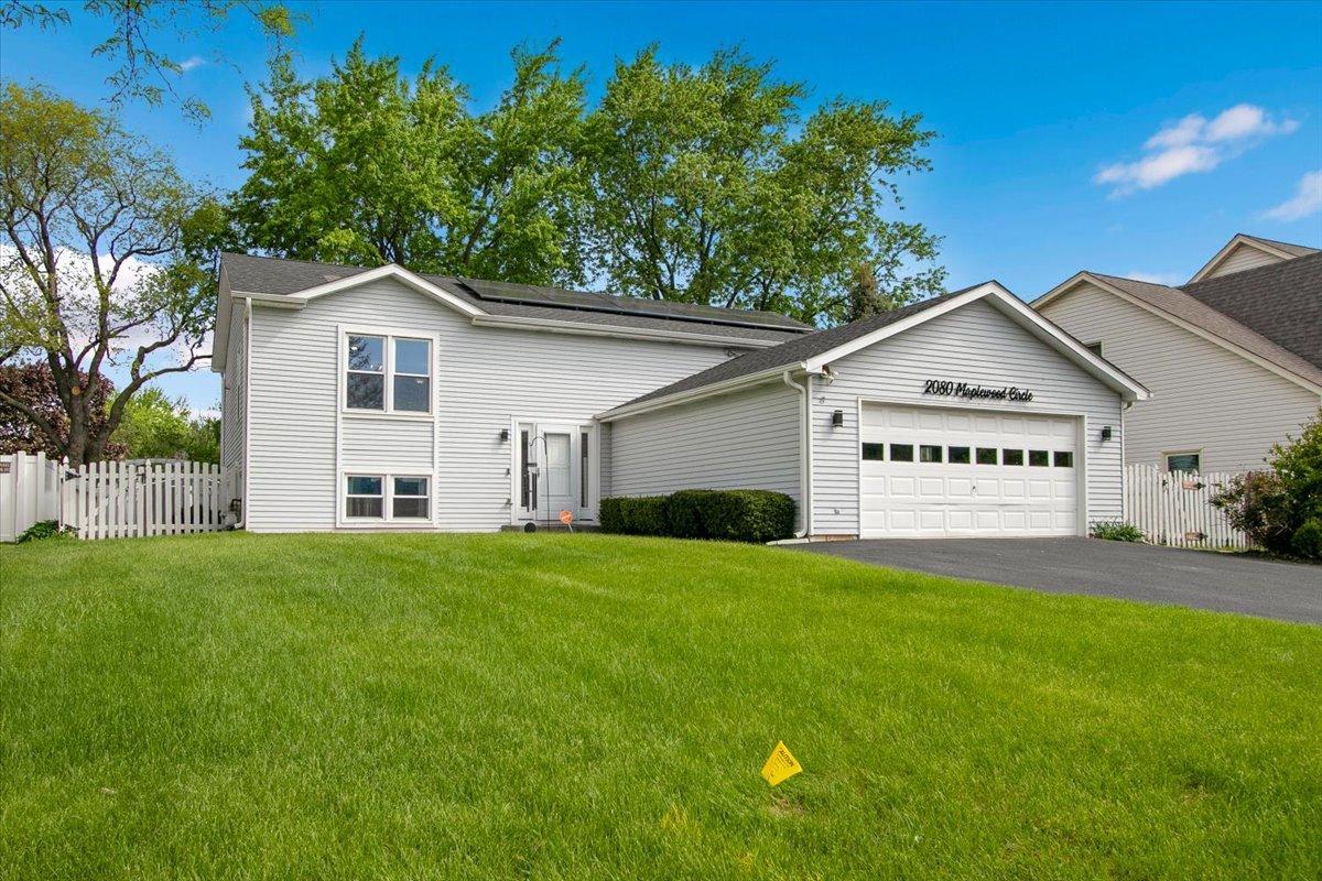 2080 Maplewood Cir., Naperville, IL 60563