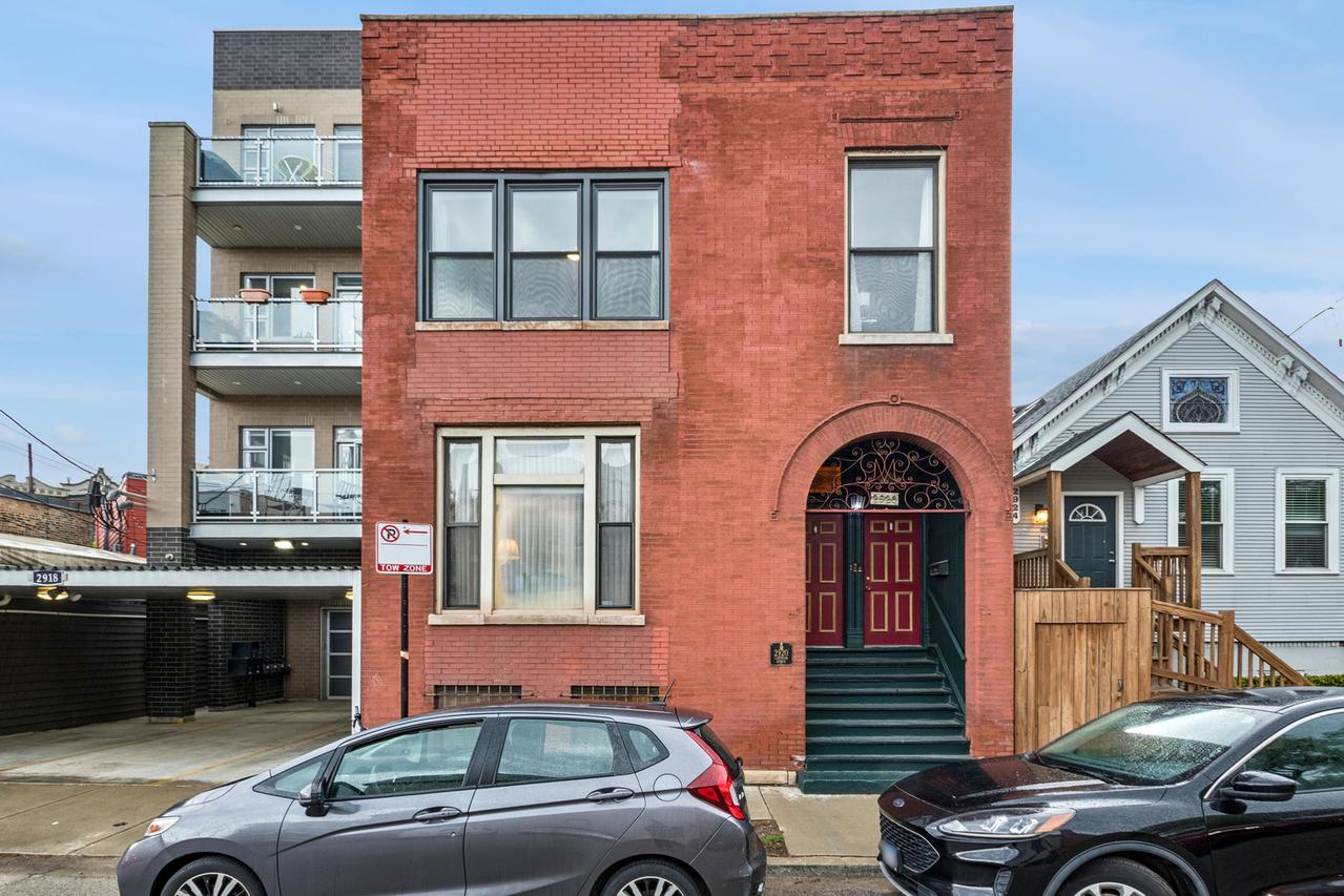 2920 N Lakewood Ave., Chicago, IL 60657
